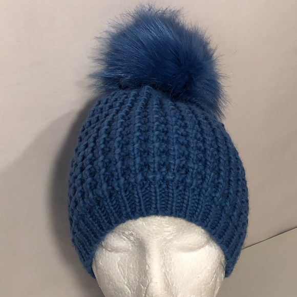 KYI KYI CANADA Faux Fur PomPom Waffle Knit Beanie - Picture 2 of 5